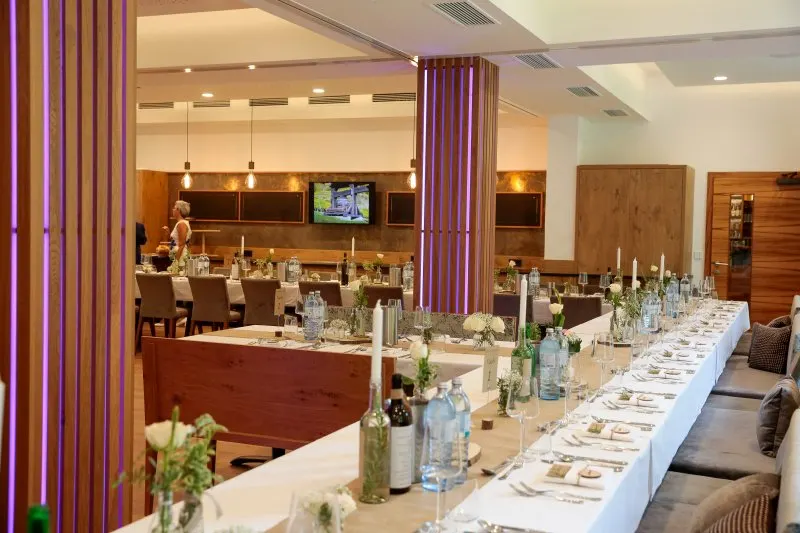 Smaragd Saal Weisses Rossl Wirtshaus  Hotel Muhldorf Wachau6