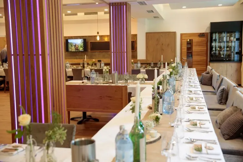 Smaragd Saal Weisses Rossl Wirtshaus  Hotel Muhldorf Wachau4