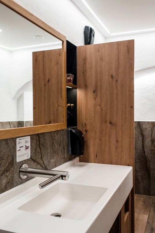 WC_Weisses Rossl Wirtshaus  Hotel Muhldorf Wachau