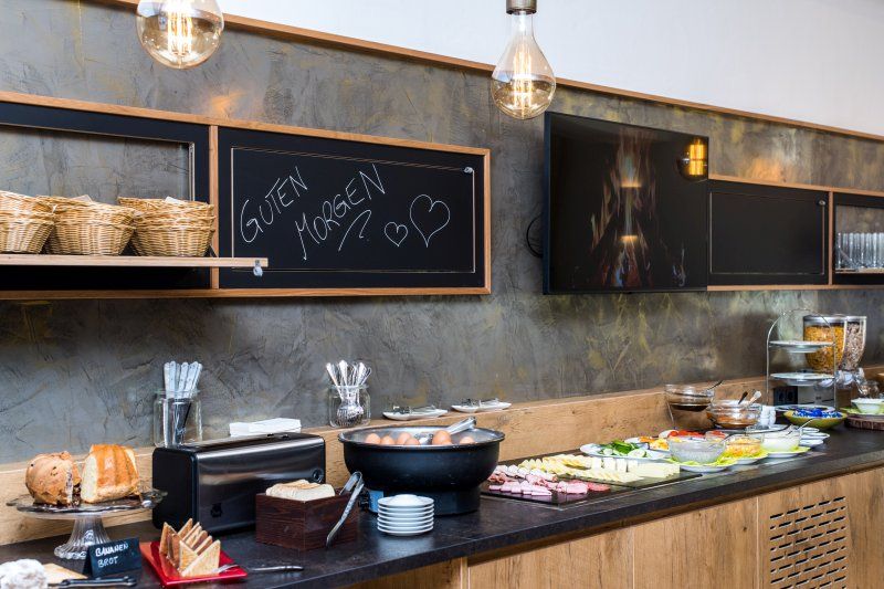 Fruhstucksbuffet_Weisses Rossl Wirtshaus  Hotel Muhldorf Wachau