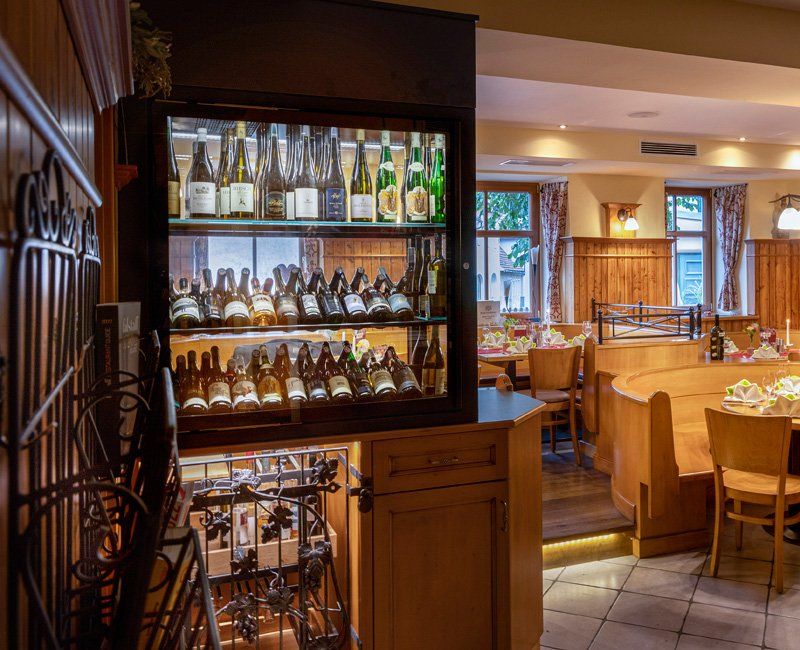 Gastzimmer-Weisses-Rossl-Wirtshaus--Hotel-Muhldorf-Wachau_893.jpg