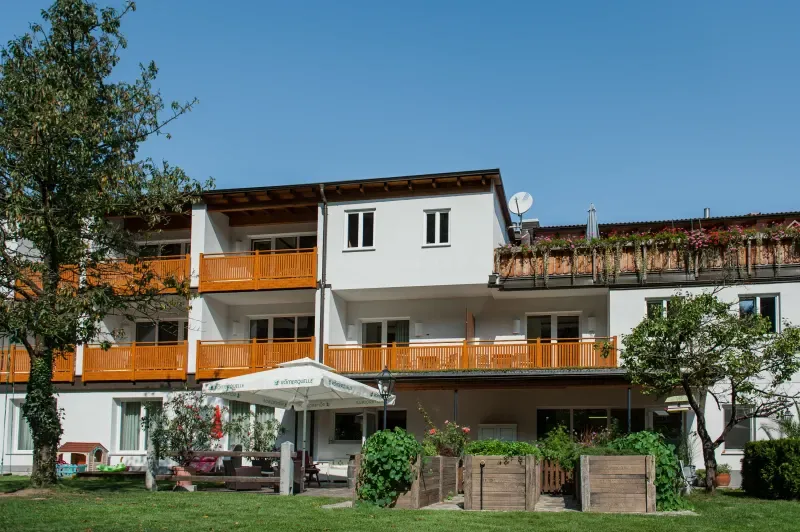 Garten Balkon Weisses Rossl Wirtshaus Hotel Muhldorf Wachau 084