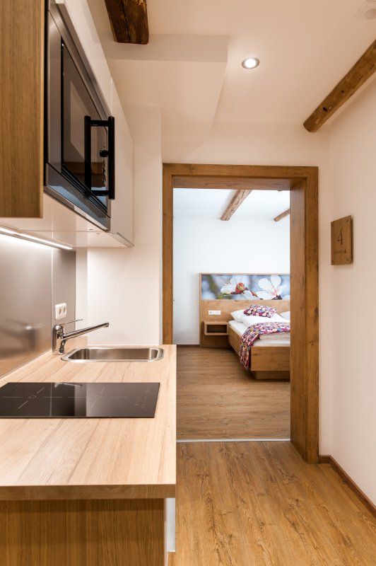 Kuche Familienzimmer_ Weisses Rossl Wirtshaus  Hotel Muhldorf Wachau