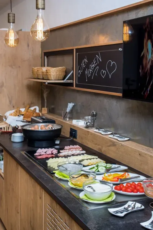 Fruhstucksbuffet Weisses Rossl Wirtshaus Hotel Muhldorf Wachau3