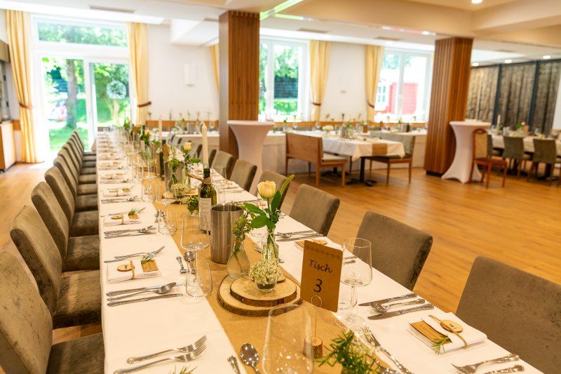 Smaragd Saal Weisses Rossl Wirtshaus  Hotel Muhldorf Wachau9