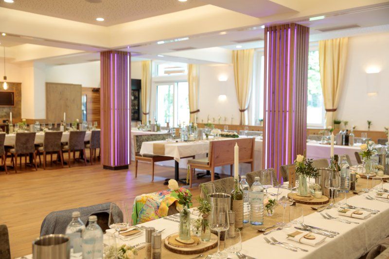 Smaragd Saal Weisses Rossl Wirtshaus  Hotel Muhldorf Wachau3