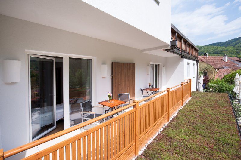 Balkon Familienzimmer Weisses Rossl Wirtshaus  Hotel Muhldorf Wachau
