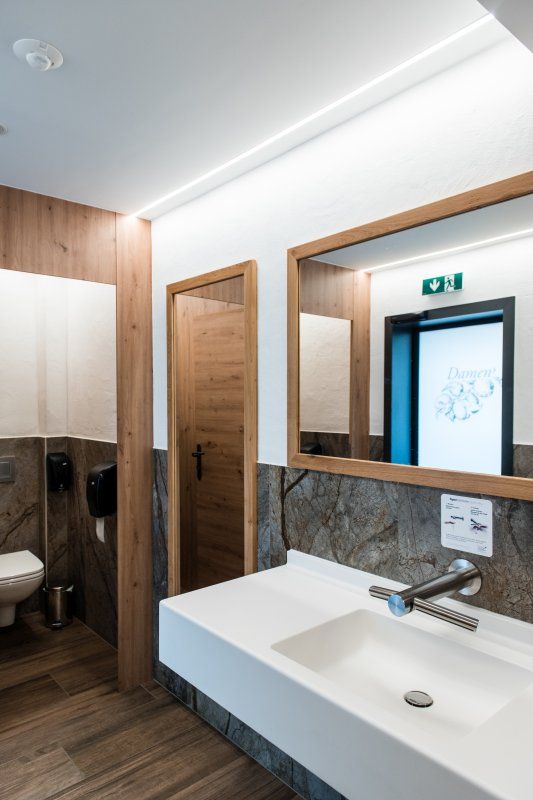 WC_Weisses Rossl Wirtshaus  Hotel Muhldorf Wachau